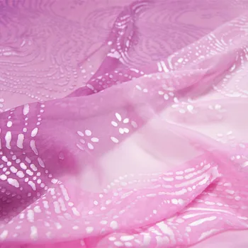 Шелковая ткань С градиентом шелка, Розово-Фиолетовая Летняя женская Легкая полупрозрачная Атласная ткань для одежды из шелка Тутового цвета